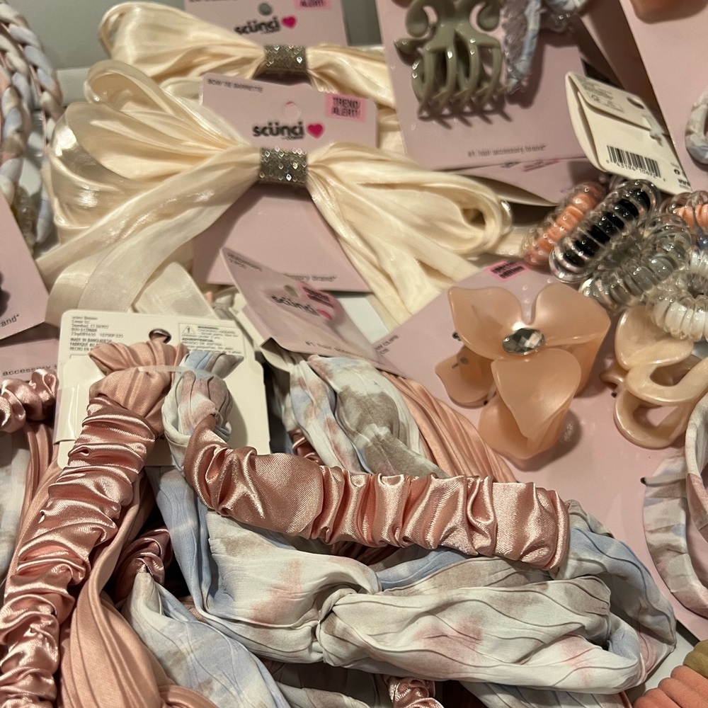 Scunci Hair Accessories - Picture 3 of 4